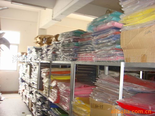 龍崗俊業(yè)服裝配件廠 專業(yè)服裝出租服務，助力您的多元需求